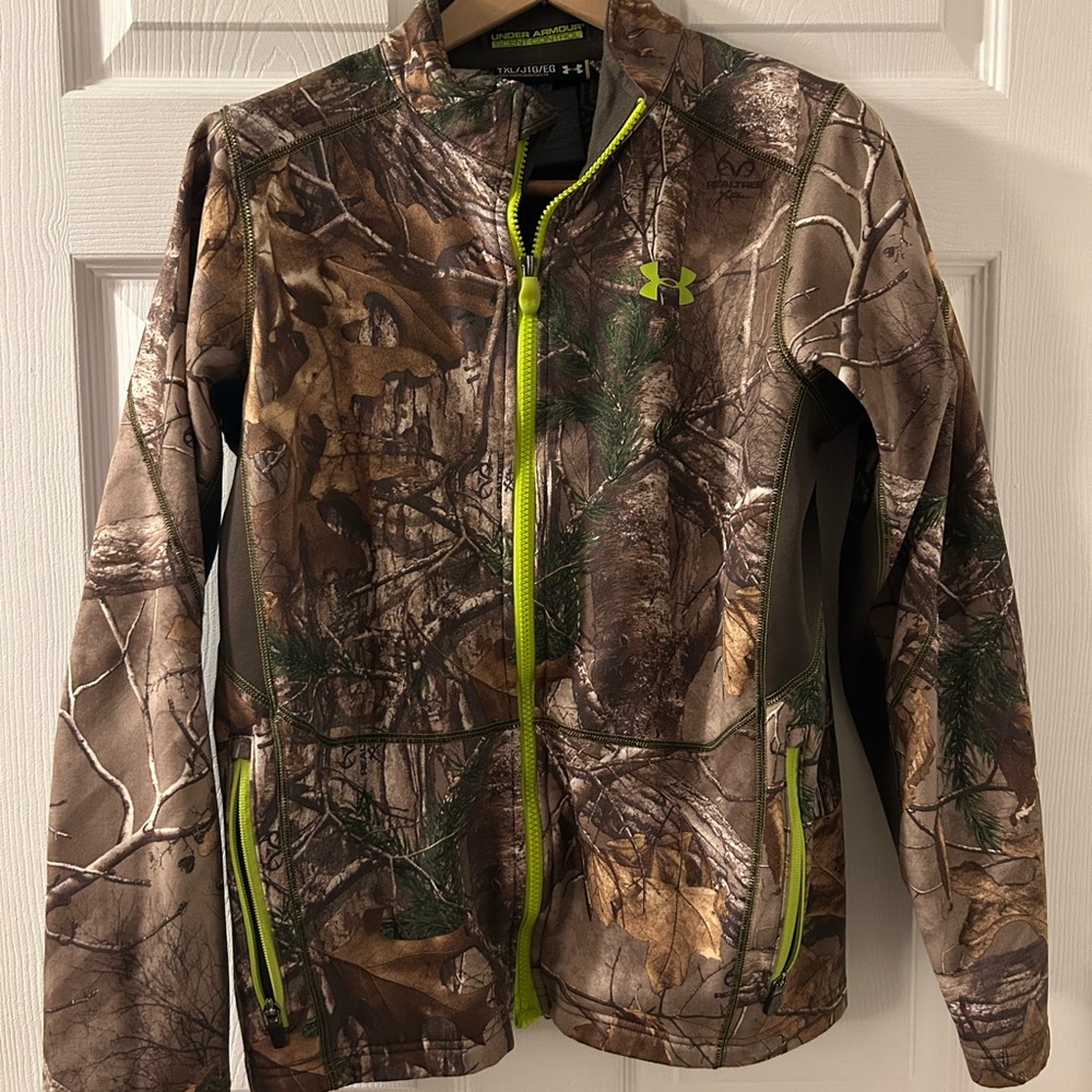 Under armor, camo jacket, youth, extra large green